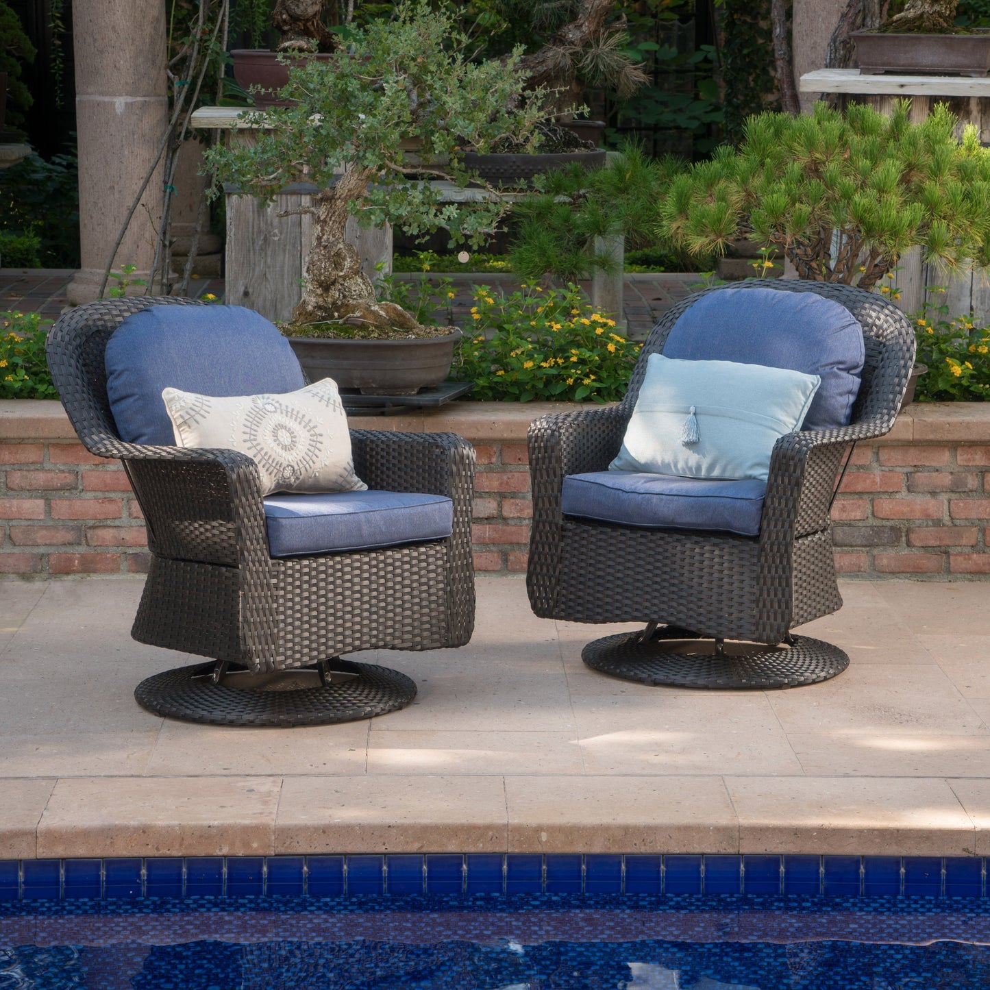 LIAM SWIVEL CLUB CHAIR