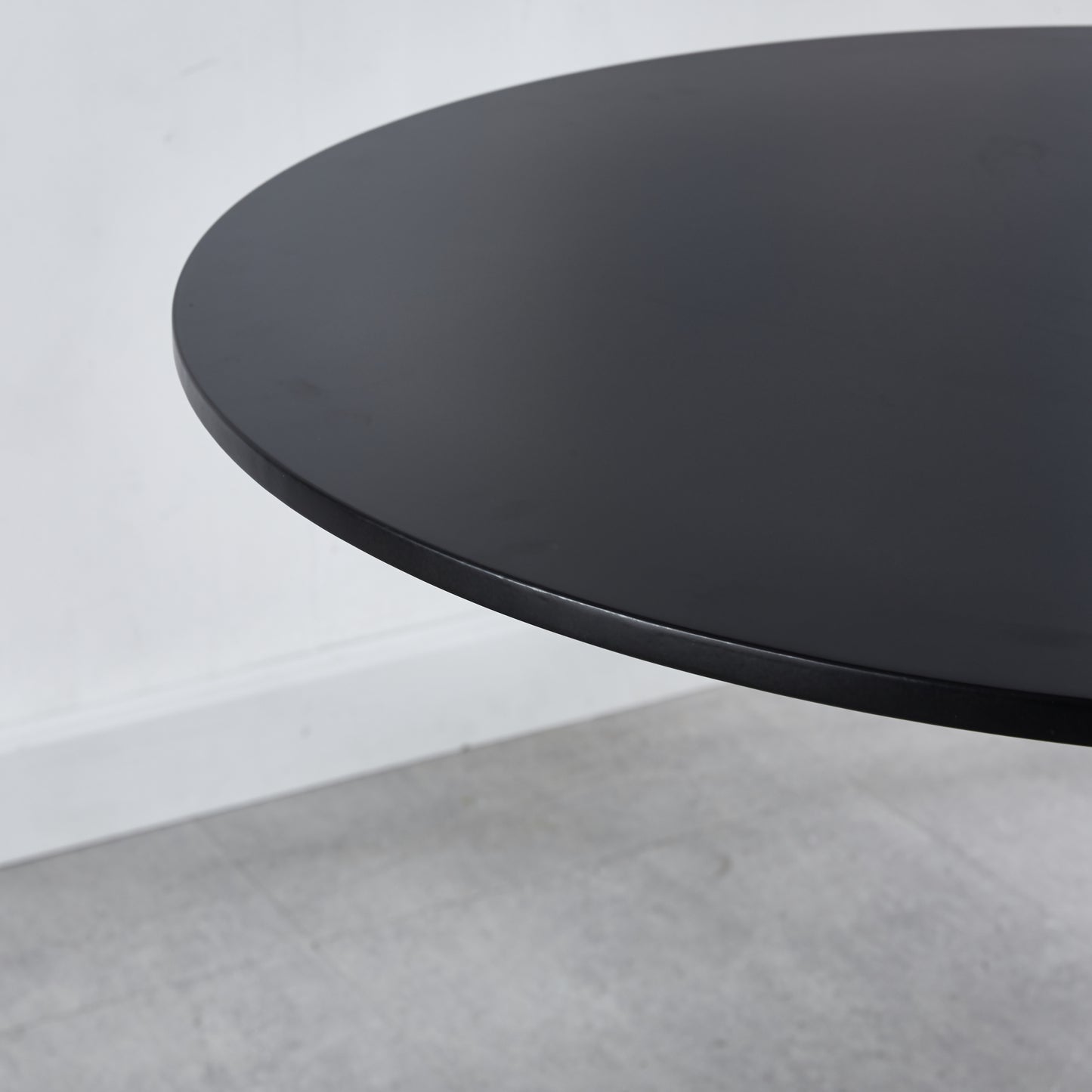 31.5"Black Tulip Table Mid-century Dining Table for 2-4 people With Round Mdf Table Top, Pedestal Dining Table, End Table Leisure Coffee Table